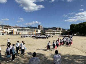 【80周年記念】空から見た、附中のかたち　～全校生徒で航空写真を撮影しました～